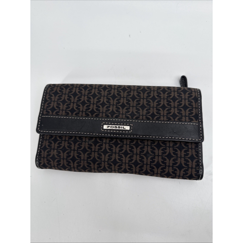 Fossil Trifold Wallet And Check Book Holder With Lots Of Pockets Snap Closure